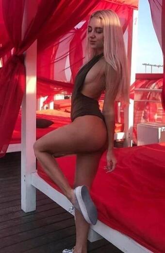 Проститутка Питера Вика, у метро Горьковская